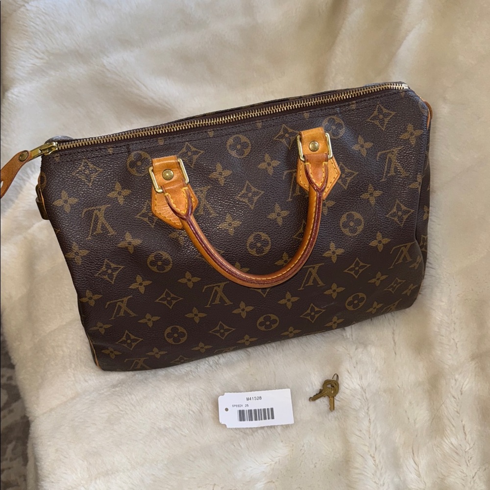 Authentic Louis Vuitton Speedy Bag 25
